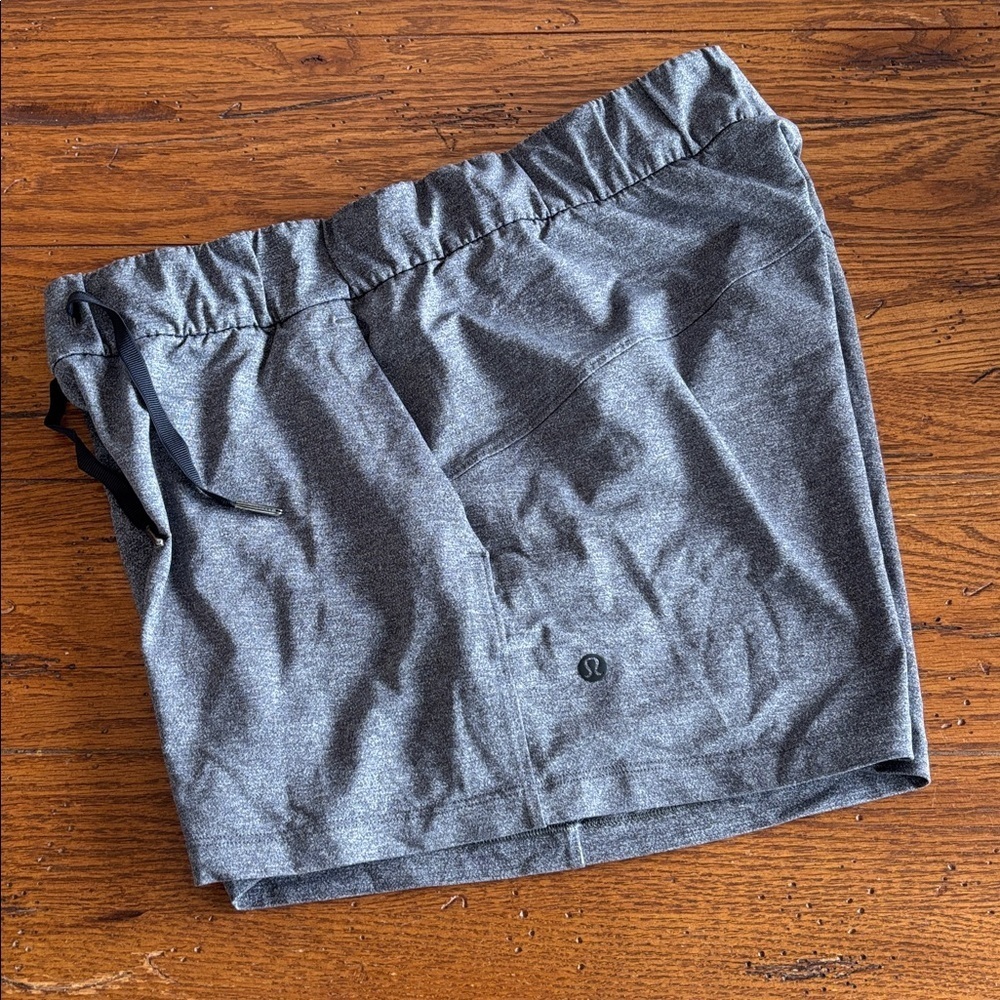 Lululemon On The Fly Short *2.5" Inseam Heathered Black Women’s Workout Size 8 - Picture 13 of 13